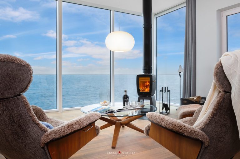 Kaminabend mit Blick auf die Ostsee