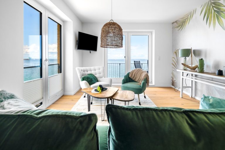 Heller Wohnbereich mit Balkon und Meerblick im 1. OG - Blue Paradise