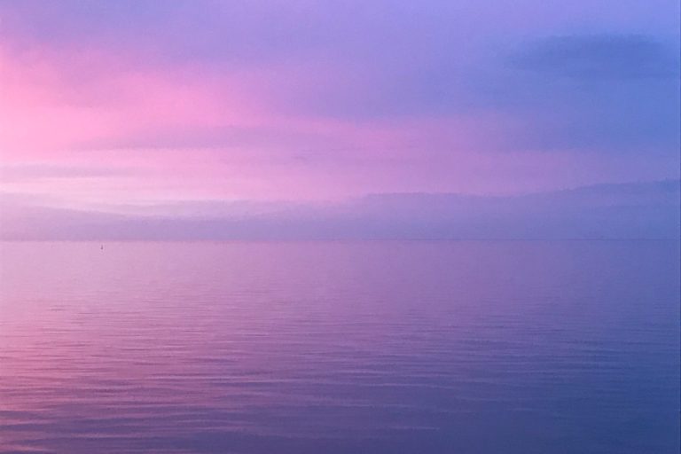 Panoramablick über die Ostsee in der Dämmerung