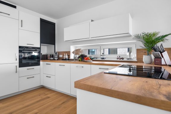 Vollausgestattete Küche mit Tresen - Blue Paradise